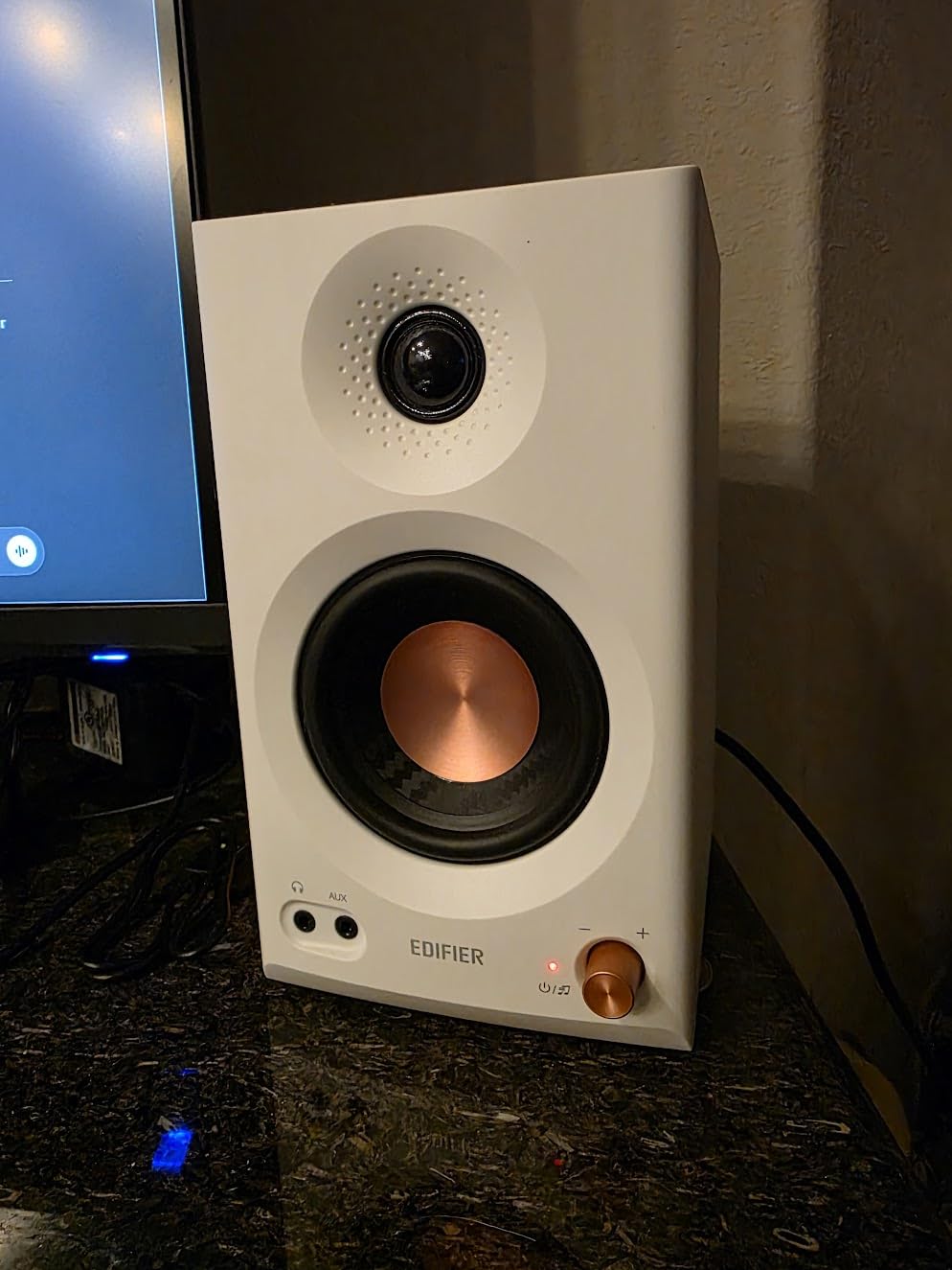 Edifier MR3 Powered Studio Monitor Speakers, Hi-Res Audio Certified Bluetooth V5.4 customer photo 2