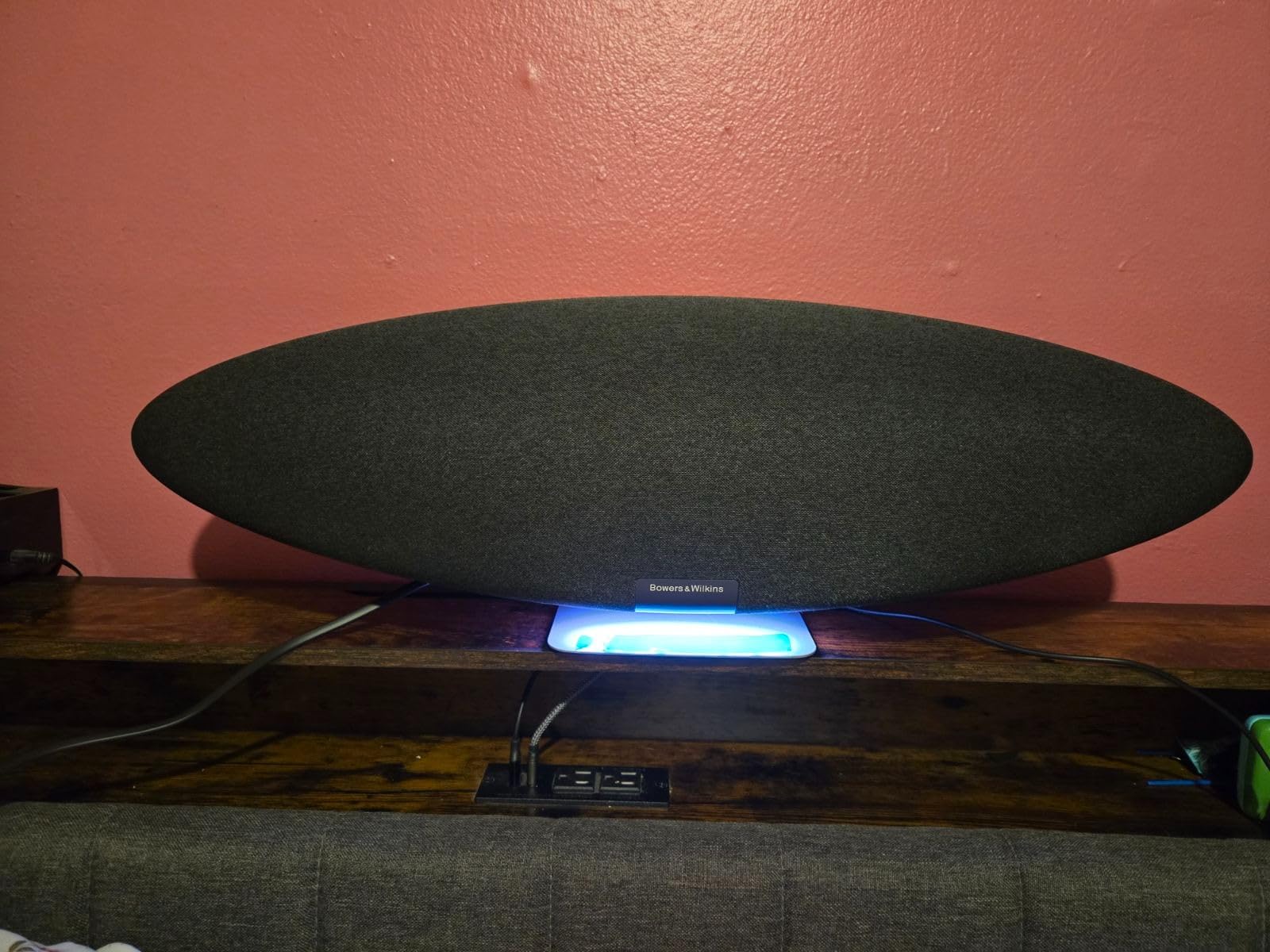 Bowers & Wilkins Zeppelin Pro Edition Wireless Speaker, Solar Gold customer photo 2