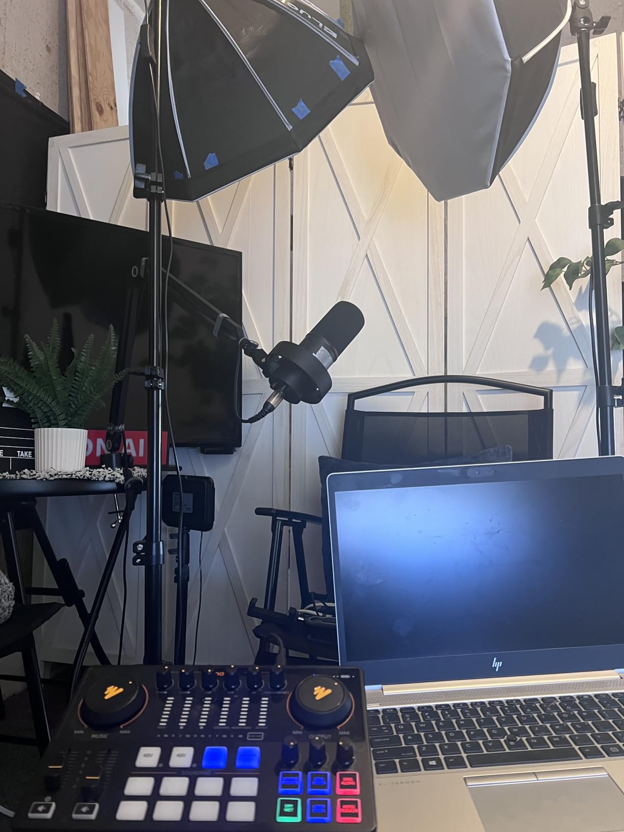 MAONO E2 Gen2 Podcast Equipment Bundle Audio Interface Mixer customer photo 1