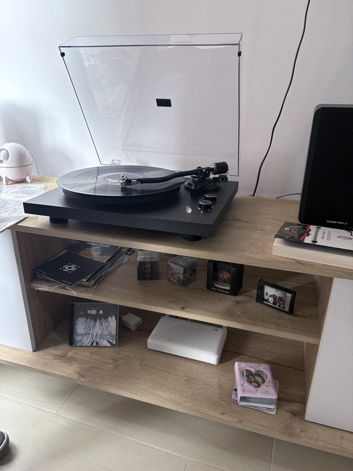 SoulBox S1 Vinyl Record Player with Stereo Speakers | Turntable with Built-in Preamp, S-Shaped Tonearm, 33/45 RPM - Walnut customer photo 1