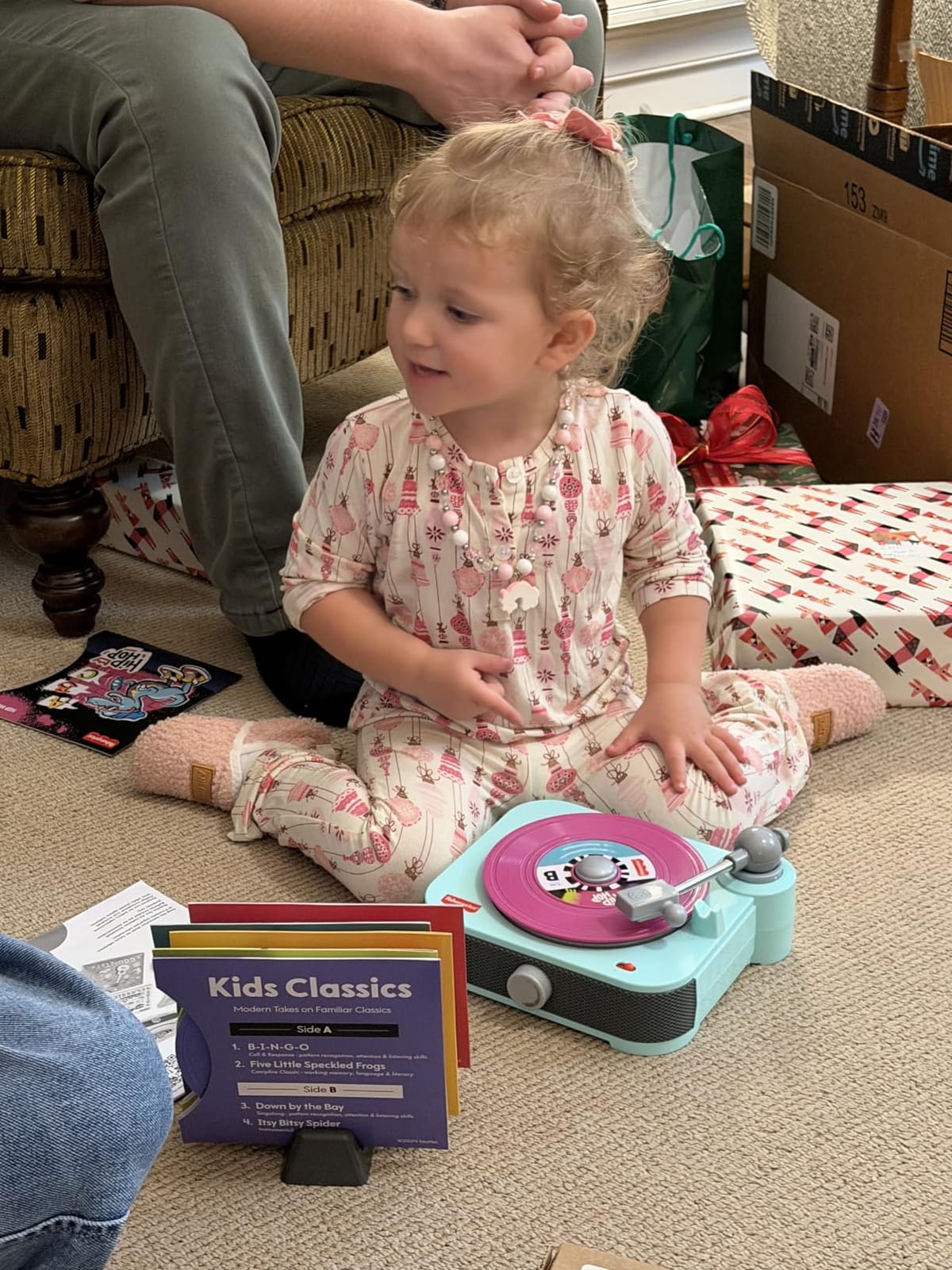 Fisher-Price Deluxe Rockin' Record Player Set | Pretend Turntable, 6 Albums, Musical Toy For Preschool Play, Kids Ages 3+ Years (Amazon Exclusive) customer photo 1