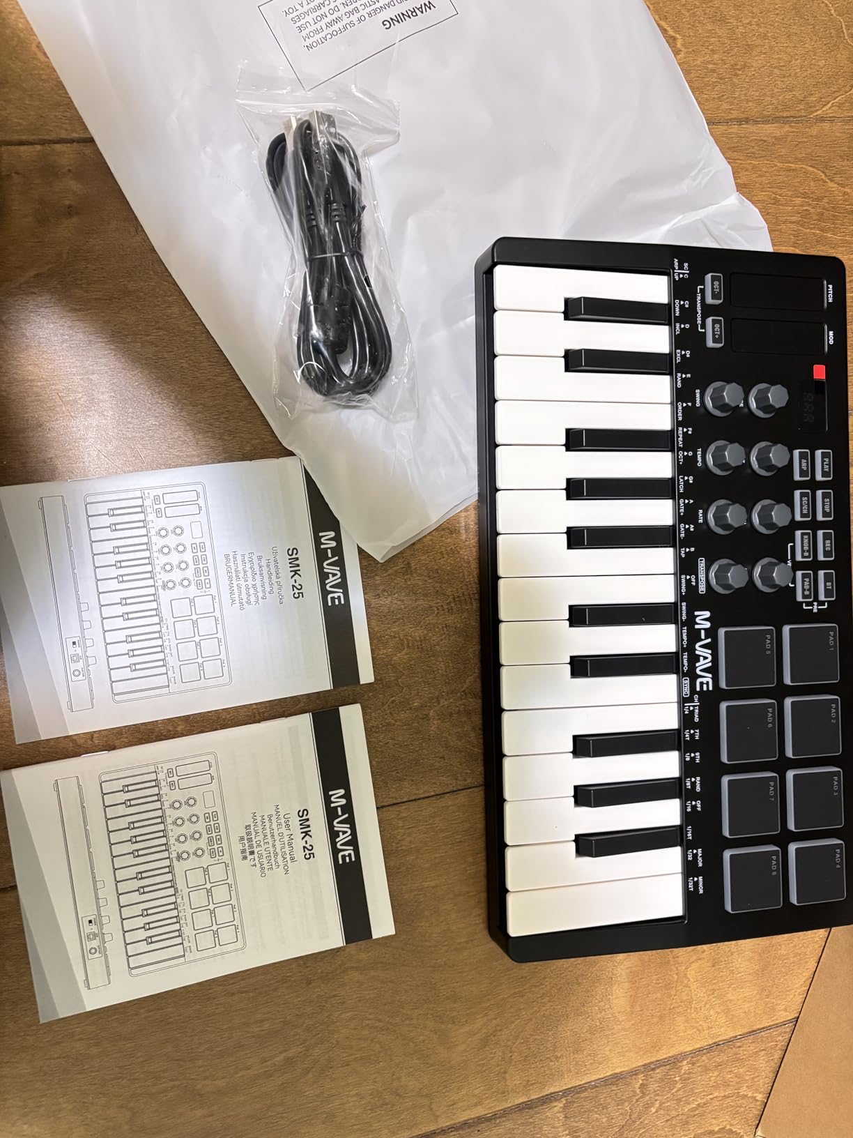 DaierTek Midi Keyboard Controller 25 Key Portable Mini Bluetooth & USB Midi Piano with 8 Backlit Drum Pad, 8 Knobs and Music Production Software for Computer Recording, Music Production customer photo 1