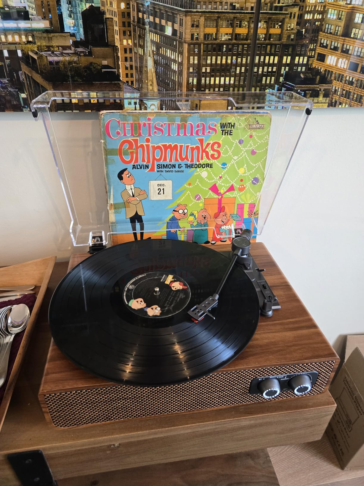 Vinyl Record Player Bluetooth with Upgraded Speakers, Sound Cavity & Balanced Counterweight, Vintage 3-Speed Belt-Drive Turntable LP Player with RCA Output, Mid-Century Design customer photo 1