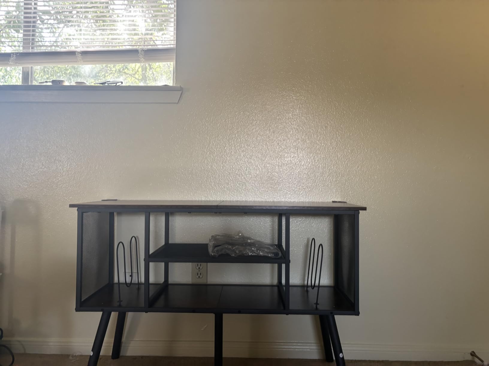 Record Player Stand with Adjustable Divider Vinyl Storage Holder Up to 200 Albums Mid-Century Large Record Player Table Vinyl Holder Turntable Stand End Table for Bedroom & Living Room, Patent Pending customer photo 1