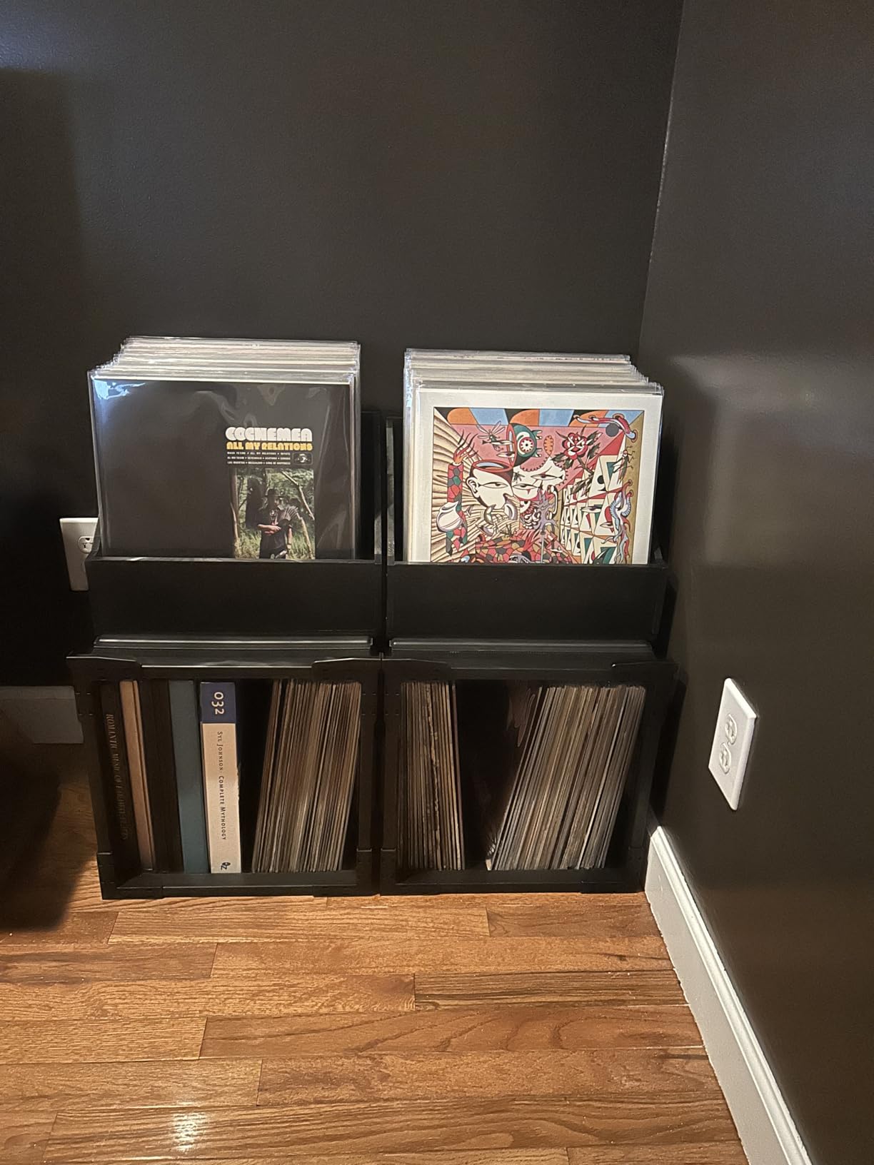 HumminGuru FlexiCube Vinyl Record Storage Box & Stackable Shelf (1 Cube) | Portable Modular Vinyl Shelf, Space-Saving Organizer for 12