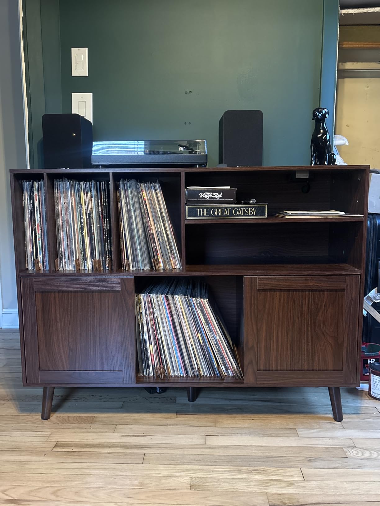 XL Record Player Stand with Sliding Doors, 500+ Vinyl Record Storage Cabinet with Charging Station & USB Ports, Mid Century Modern Record Player Table,Turntable Stand with Wood Legs for Living Room customer photo 1