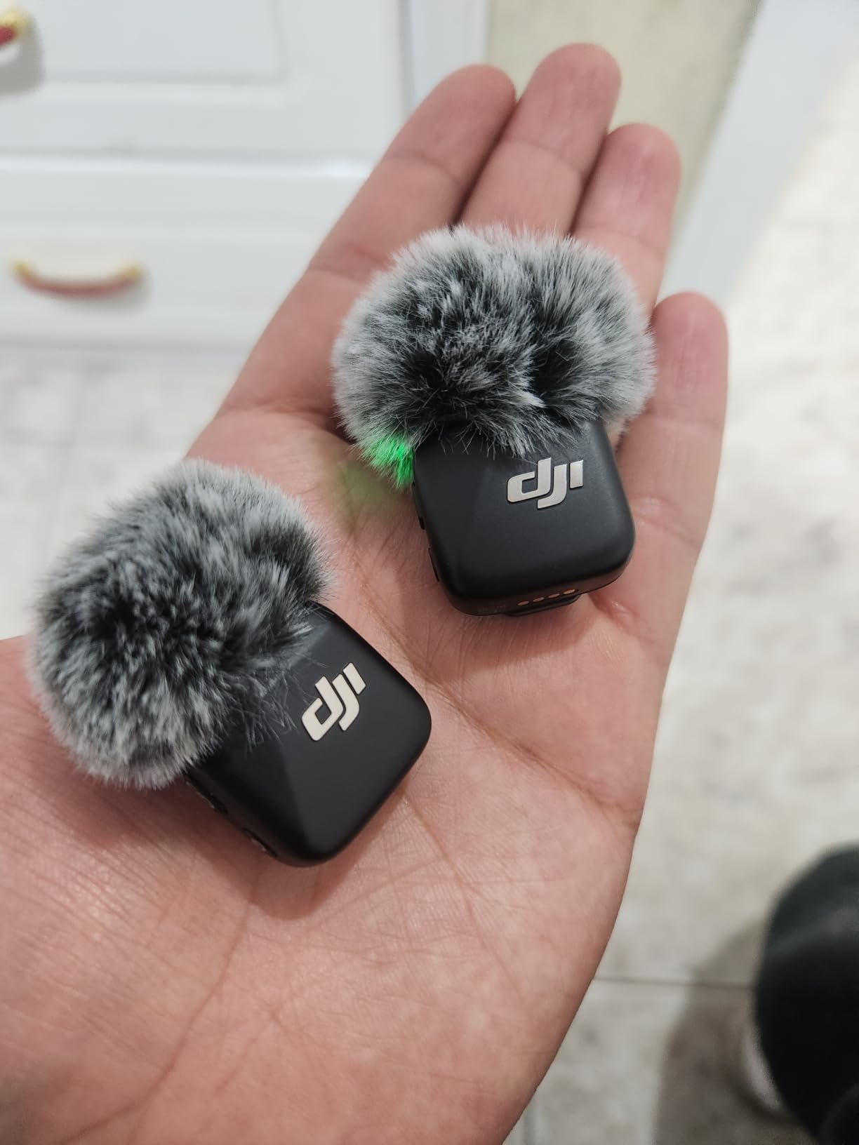 DJI Mic Mini (2 TX + 1 Mobile RX), Ultralight, Active Noise Cancelling - Wireless Lavalier Microphone for iPhone 17/16/15 & Android/PC/Tablet, Plug-and-Play, 300m Transmission, 300m Range, YouTube, Vlog customer photo 2