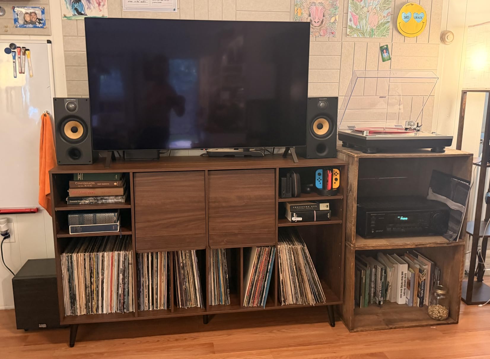 IRONCK Record Player Stand with Charging Station 55