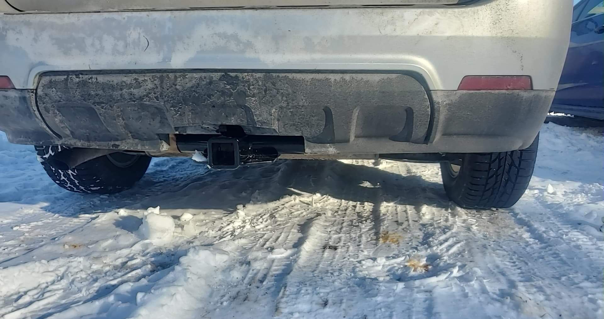 CURT 13591 Class 3 Trailer Hitch, 2-Inch Receiver, Select Chevy Equinox, GMC Terrain, Pontiac Torrent, Saturn Vue,Black customer photo 1