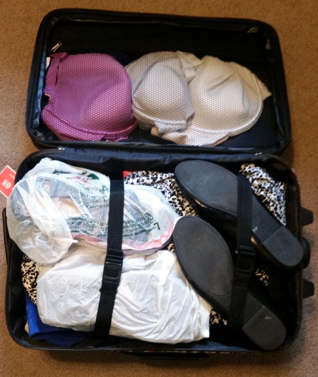 Rockland Fashion Softside Upright Luggage Set, Black/Pink Dot, 4-Piece (14/19/24/28) customer photo 1