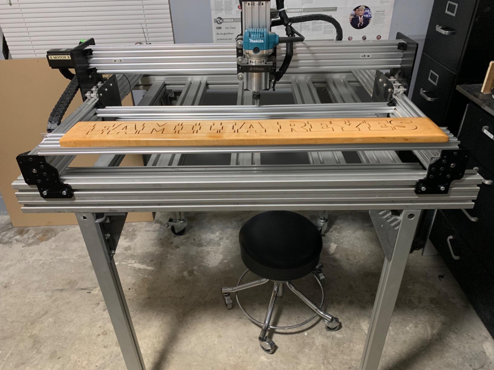 Makita RT0701C 1-1/4 HP Compact Router, Fixed Base customer photo 2