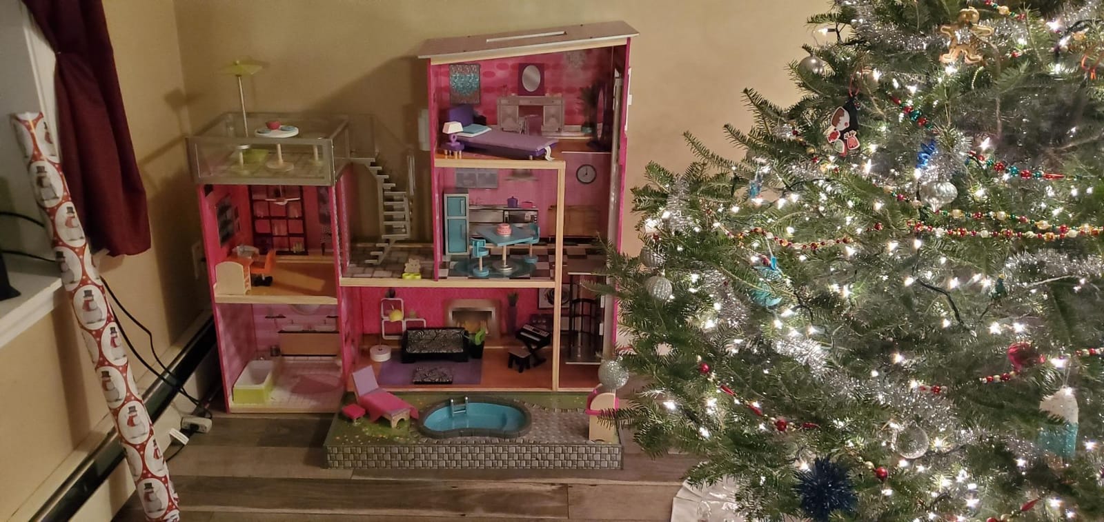 KidKraft Uptown Wooden Modern Dollhouse with Lights & Sounds, Pool and 36 Accessories customer photo 2