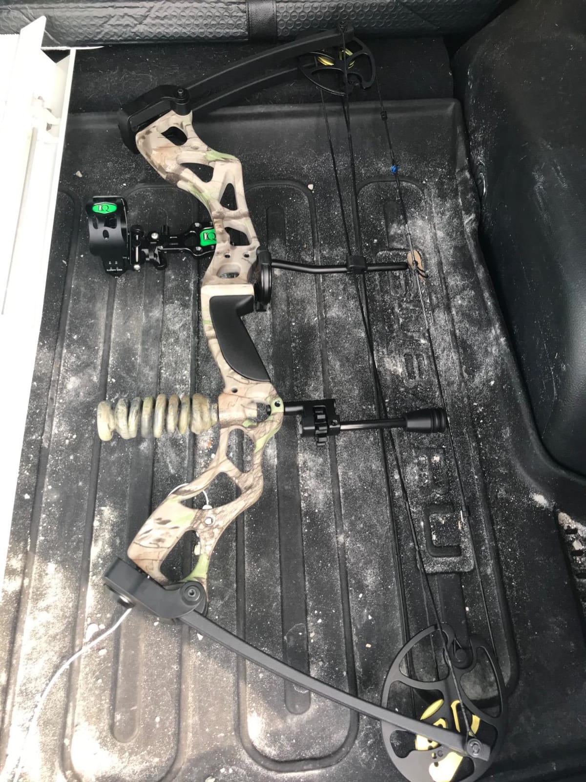 SAS Southland Archery Supply Outrage 70 Lbs 31'' ATA Hunting Compound Bow - Autumn Camo customer photo 1