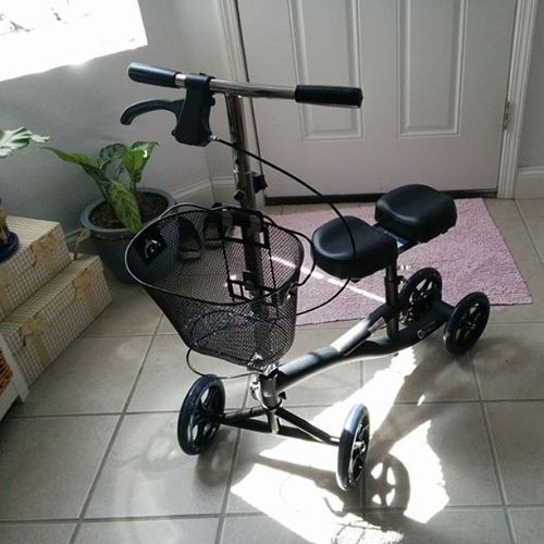 Roscoe Medical Knee Walker Scooter for Adults for Foot Surgery, Foldable Leg Scooter for Broken Foot, All Terrain Adjustable Knee Crutch Scooter, Burgundy customer photo 2