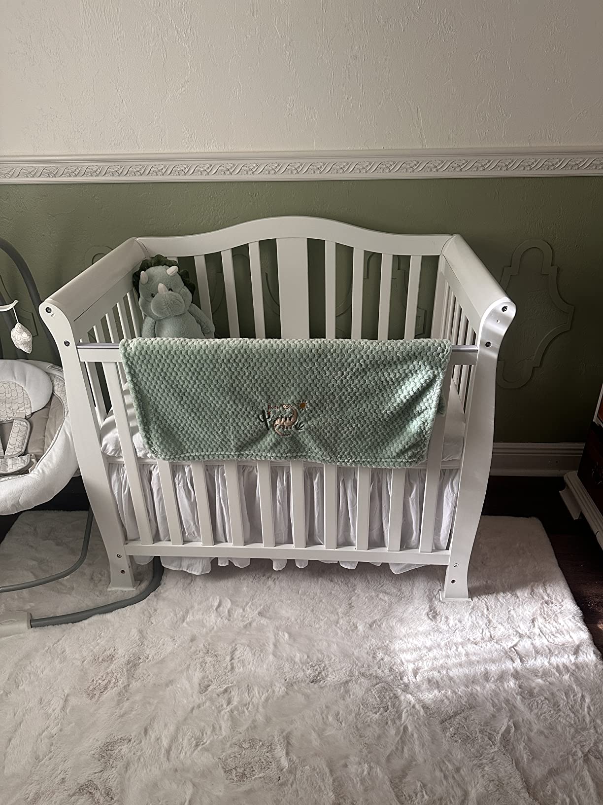 Dream On Me Addison 4-in-1 Convertible Mini Baby Crib in White, GreenGuard Gold & JPMA, Non-Toxic, Pinewood, Converts to Mini Daybed & Twin Bed, 1″ Mattress Pad, for Best for Small Nursery customer photo 1