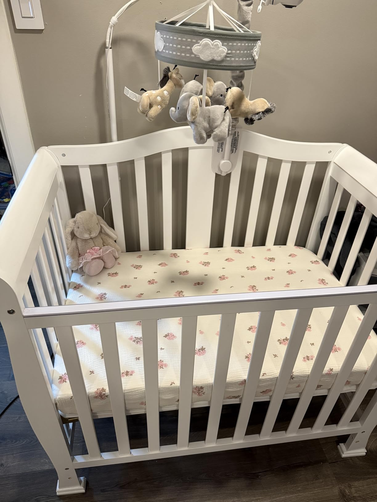 Dream On Me Addison 4-in-1 Convertible Mini Baby Crib in White, GreenGuard Gold & JPMA, Non-Toxic, Pinewood, Converts to Mini Daybed & Twin Bed, 1″ Mattress Pad, for Best for Small Nursery customer photo 2