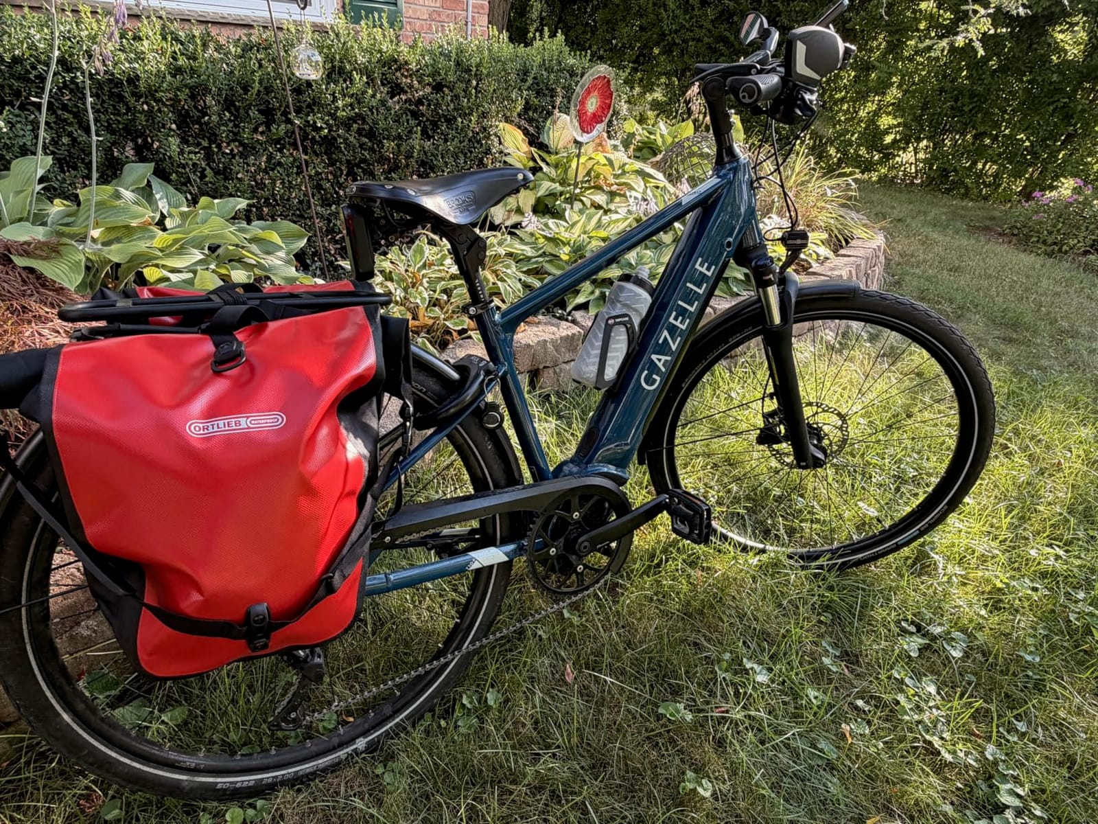 Ortlieb Unisex's Back-Roller Classic QL2.1 Bicycle Bag (1 Pair) -Black/Red, 40 Litre customer photo 2