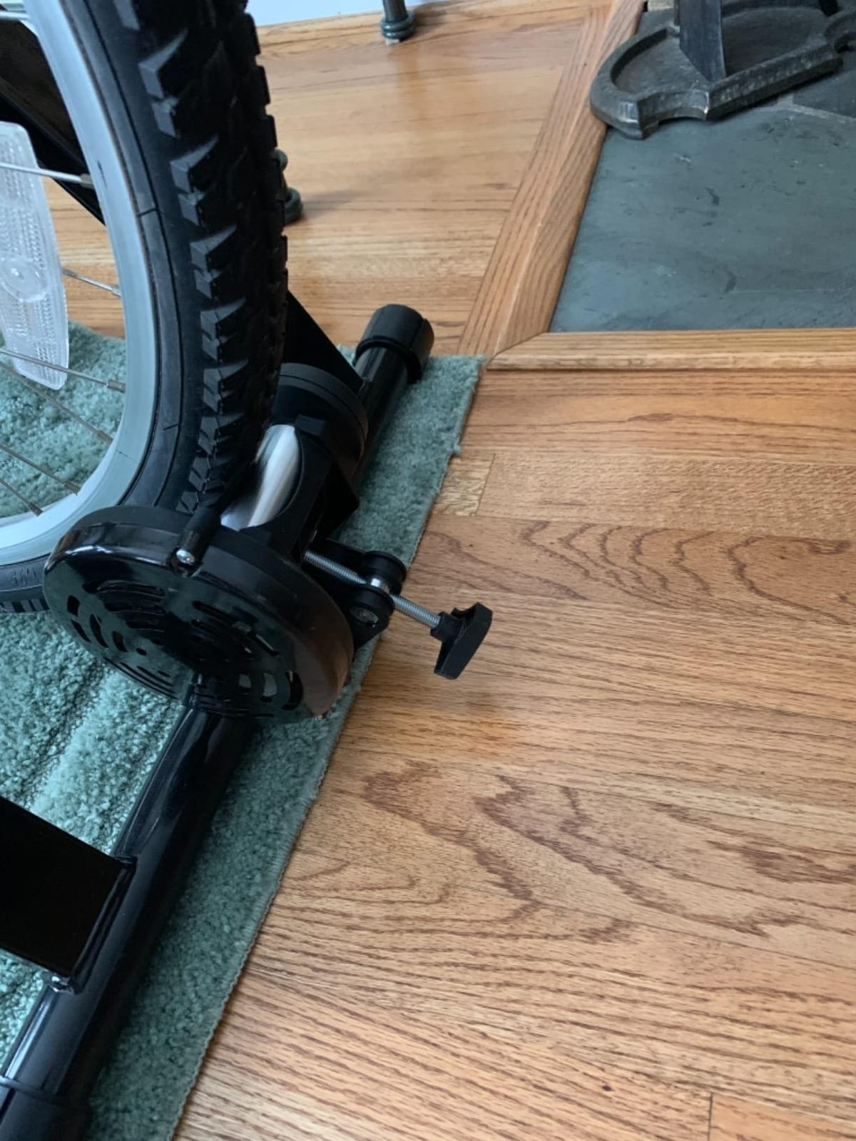Yaheetech Magnetic Steel Bike Trainer Stand for Indoor Riding, 26-28in/700C customer photo 1