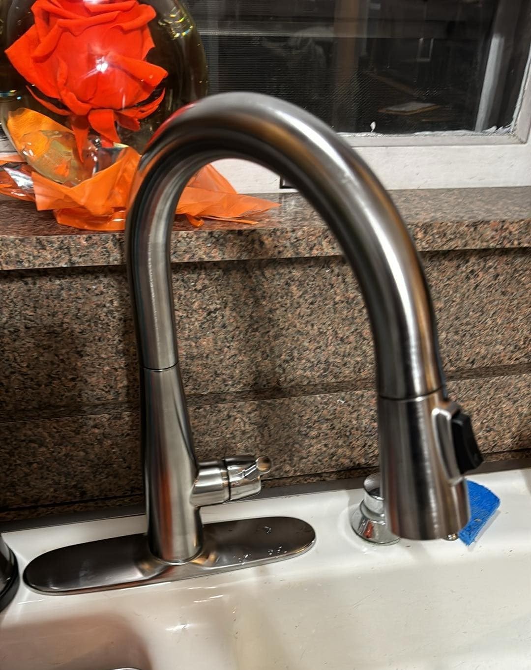 Delta Essa Brushed Nickel Kitchen Faucet with Pull Down Sprayer, Modern Single Hole Kitchen Sink Faucet, Single Handle, Arctic Stainless 9113-AR-DST customer photo 2