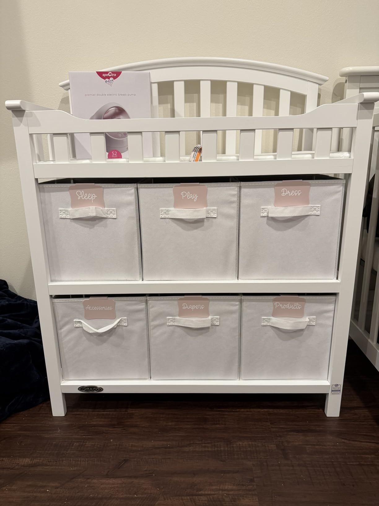 Graco Changing Table with Water-Resistant Changing Pad, Pebble Gray customer photo 2