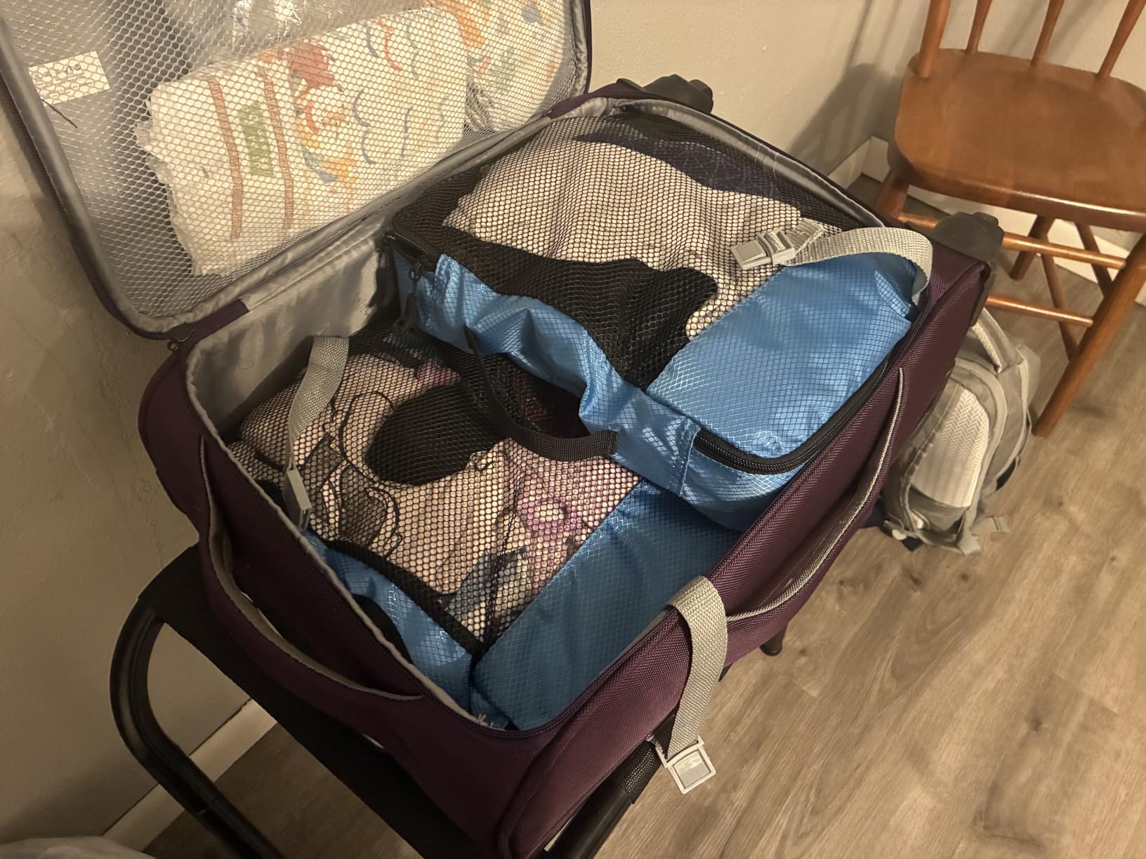 Amazon Essentials 4-Piece Packing Cubes Travel Accessories Set, Space-Saving Luggage Organizer with Double Zipper, Mesh Top Panel, Medium, Gray (Previously Amazon Basics) customer photo 2