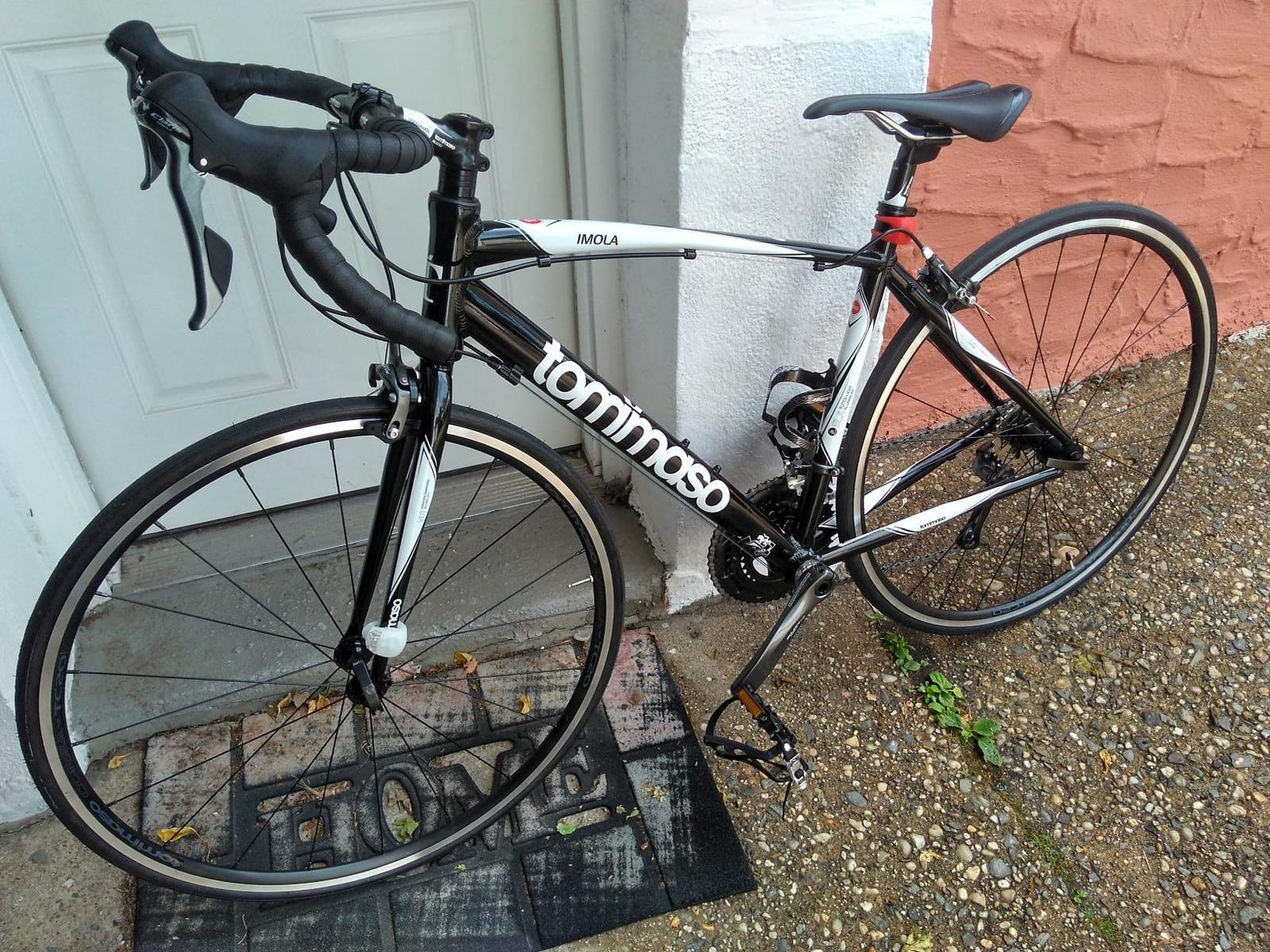 Tommaso Imola - Sport Bike Performance Aluminum Road Bike, Shimano Claris 24 Speeds Road Bicycle Men Road Bikes for Mens customer photo 2