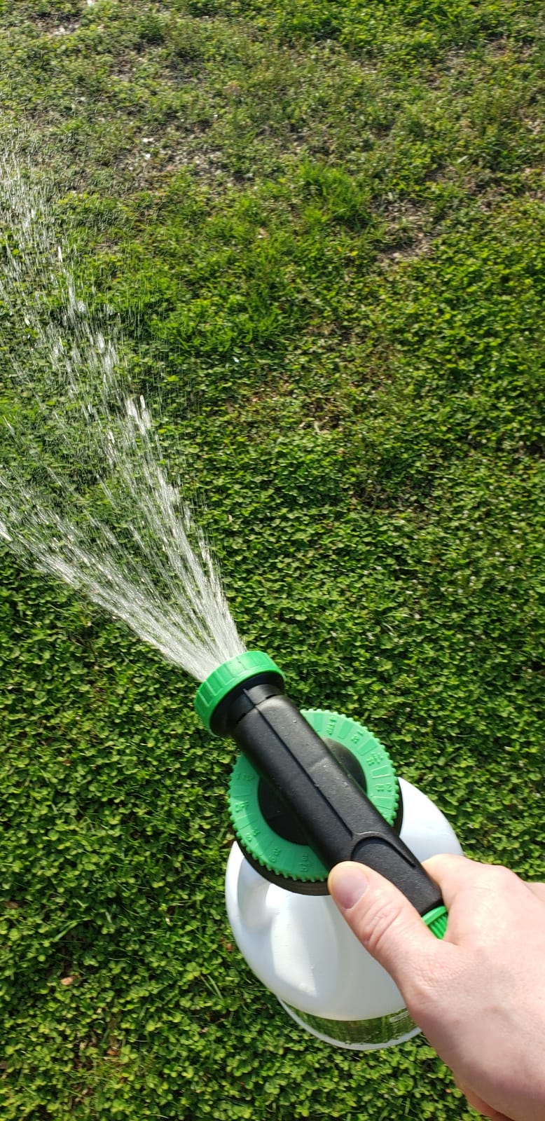 RL Flo-Master Chameleon Hose End Sprayer for use with Fertilizers, Weed Killers, Fungicides and Insect Killers, 32 ounce Refillable Bottle Included customer photo 1