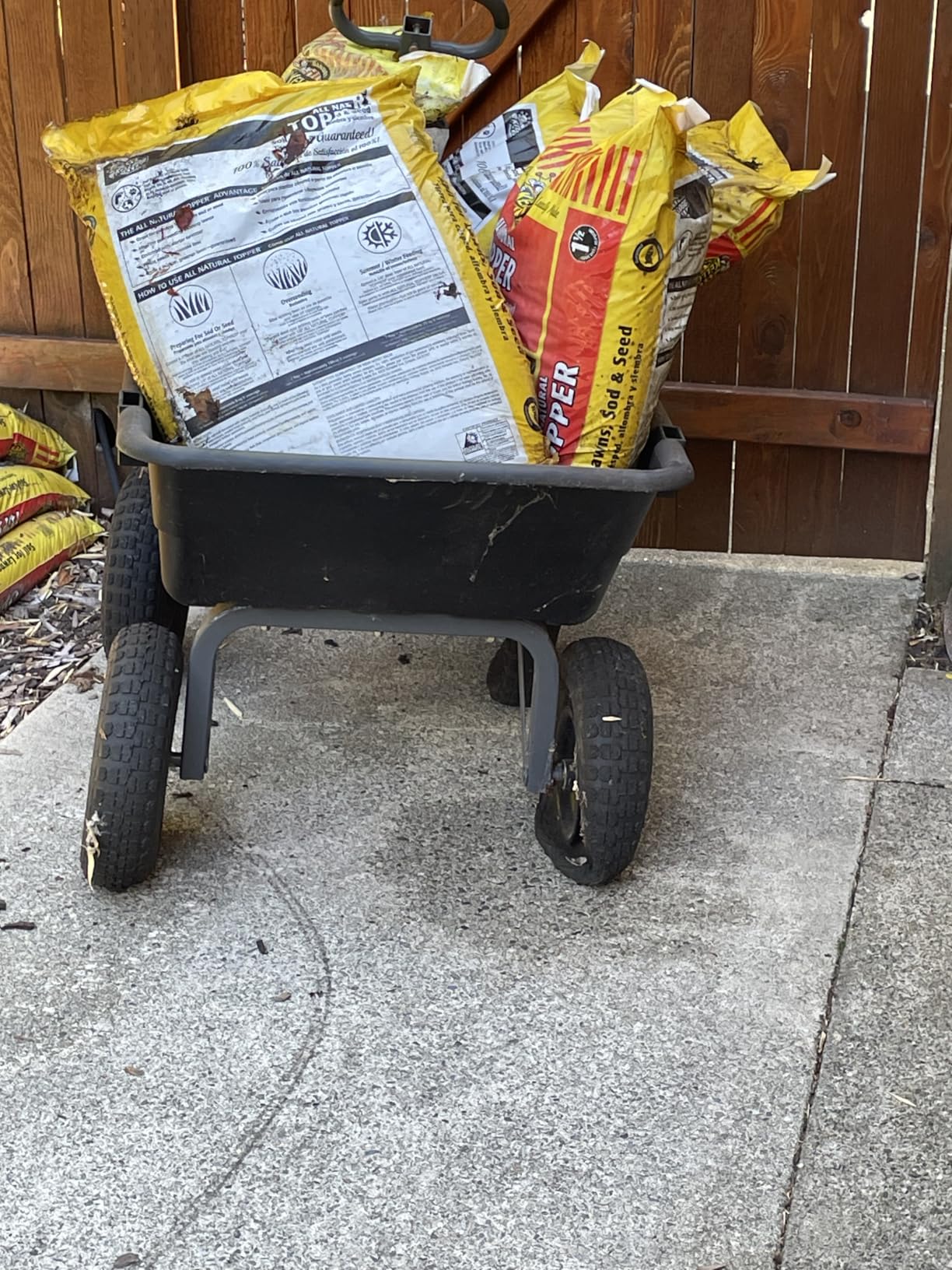 Gorilla Carts Poly Dump Cart, 600 lb. Capacity, 4 Cu ft, Quick Release Dump customer photo 2