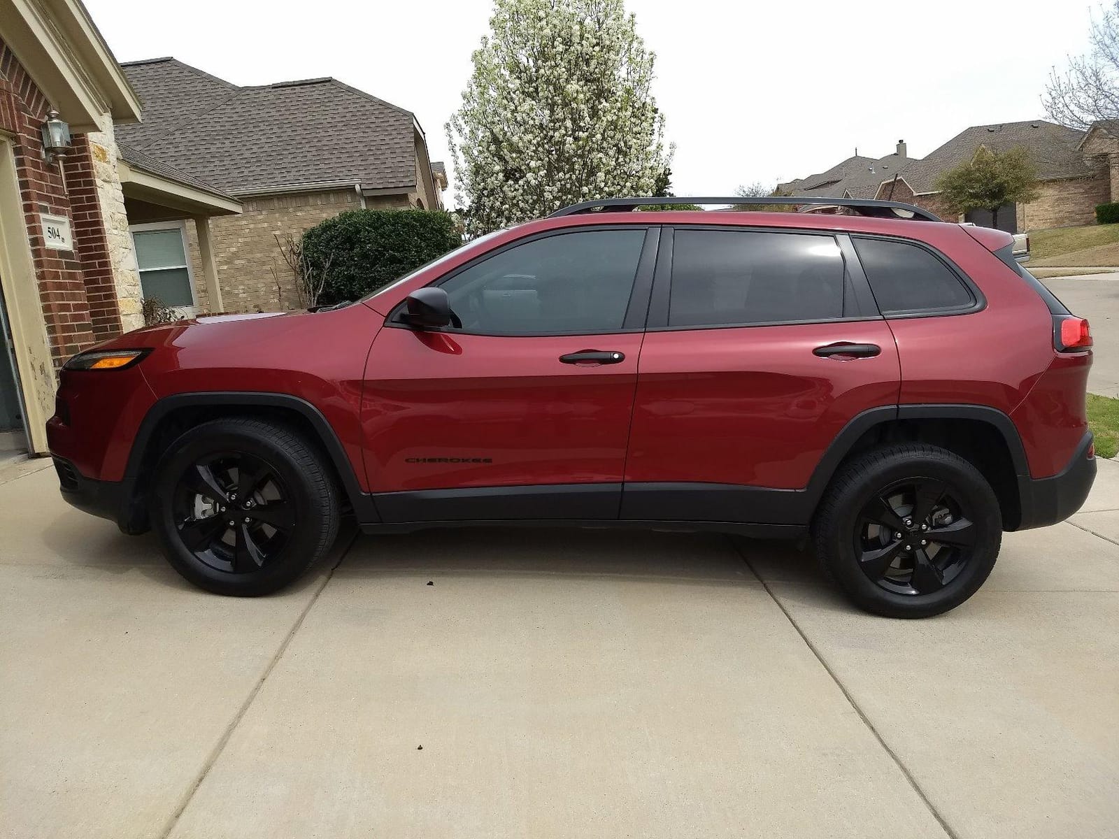 CAR GUYS Liquid Wax | Advanced Car Wax | Superior Protection with a Carnauba Shine | For all Paint Colors and Excellent Black | 8 Oz Kit customer photo 1