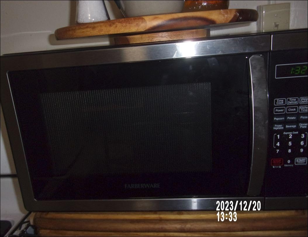 Farberware 1.1 Cu. Ft. Countertop Microwave Oven – 1000 Watts Power, Auto Cook Settings, Defrost, Easy Clean and Child Safety Lock - Stainless customer photo 2