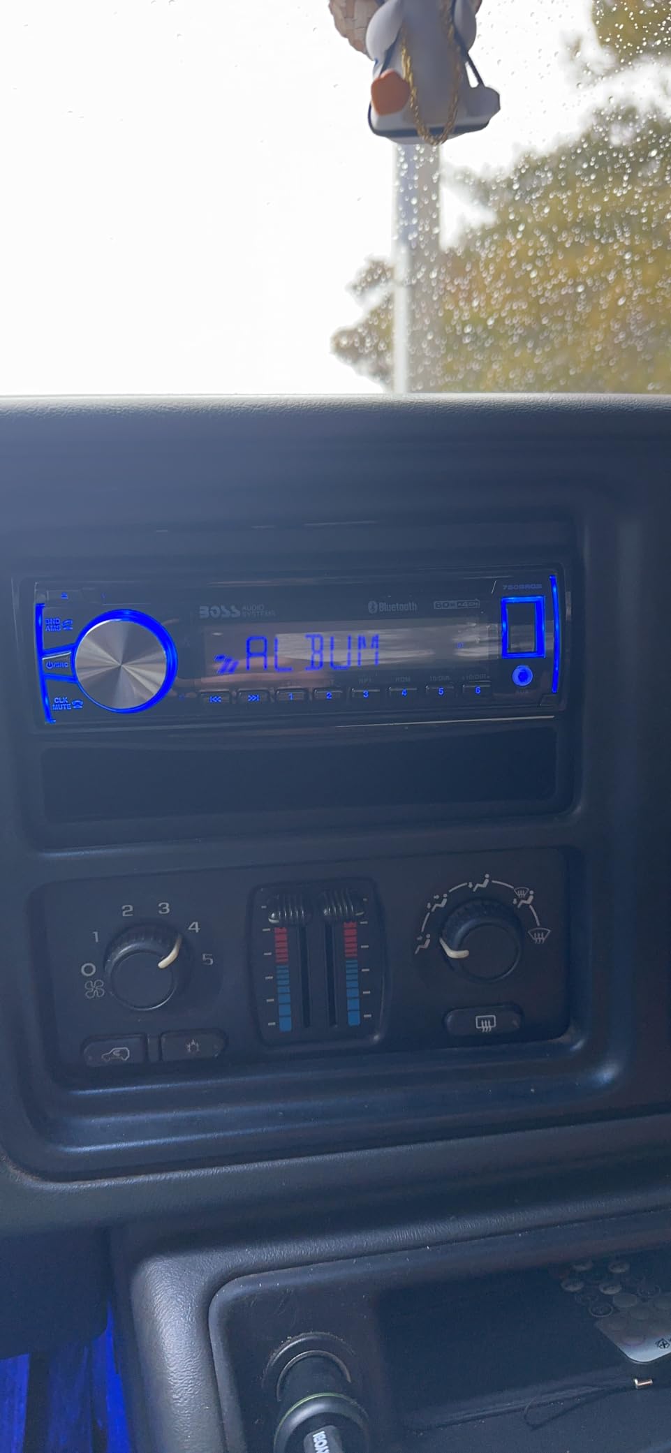 BOSS Audio Systems 750BRGB Single DIN Bluetooth Car Stereo, USB, AUX Input customer photo 1