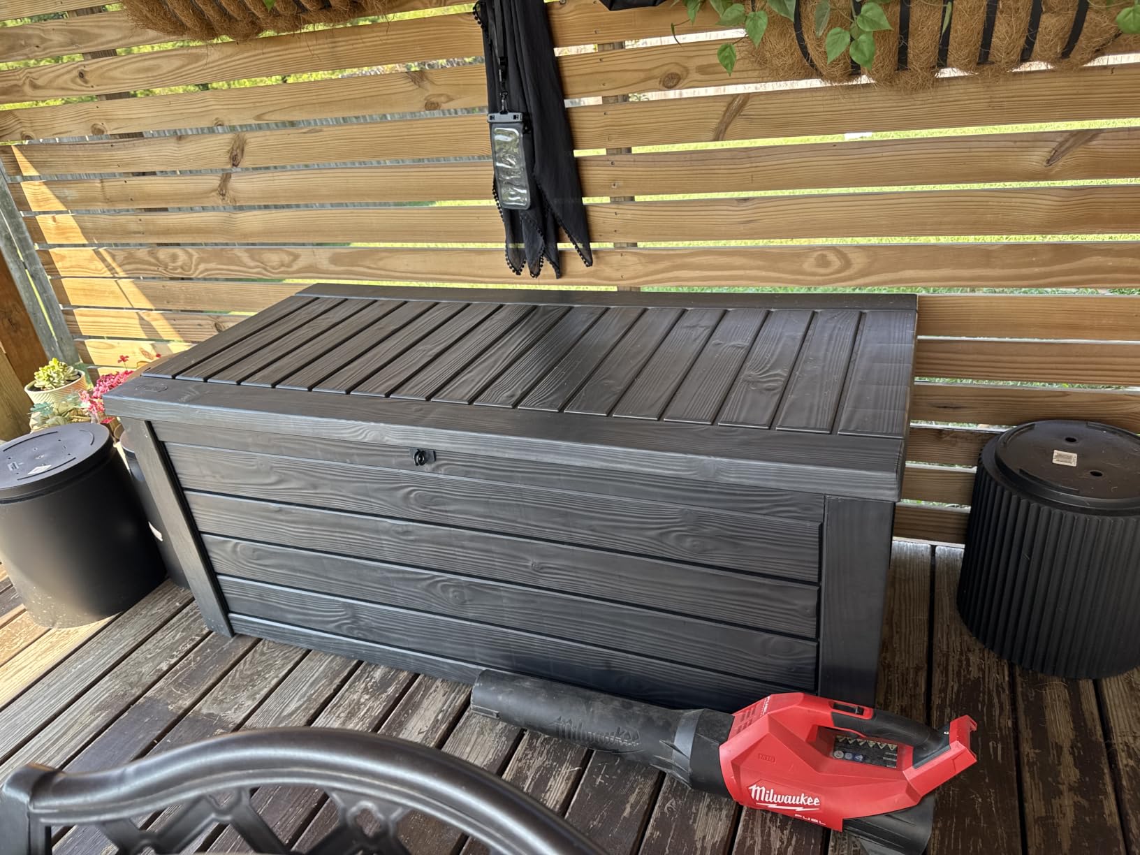 Keter Westwood 150 Gal Outdoor Storage Box for Patio and Pool Accessories | Brown, Resin, Large, Weatherproof, Lockable, Hydraulic Pistons, Easy Assembly, Organization, Patio Cushions Storage customer photo 1