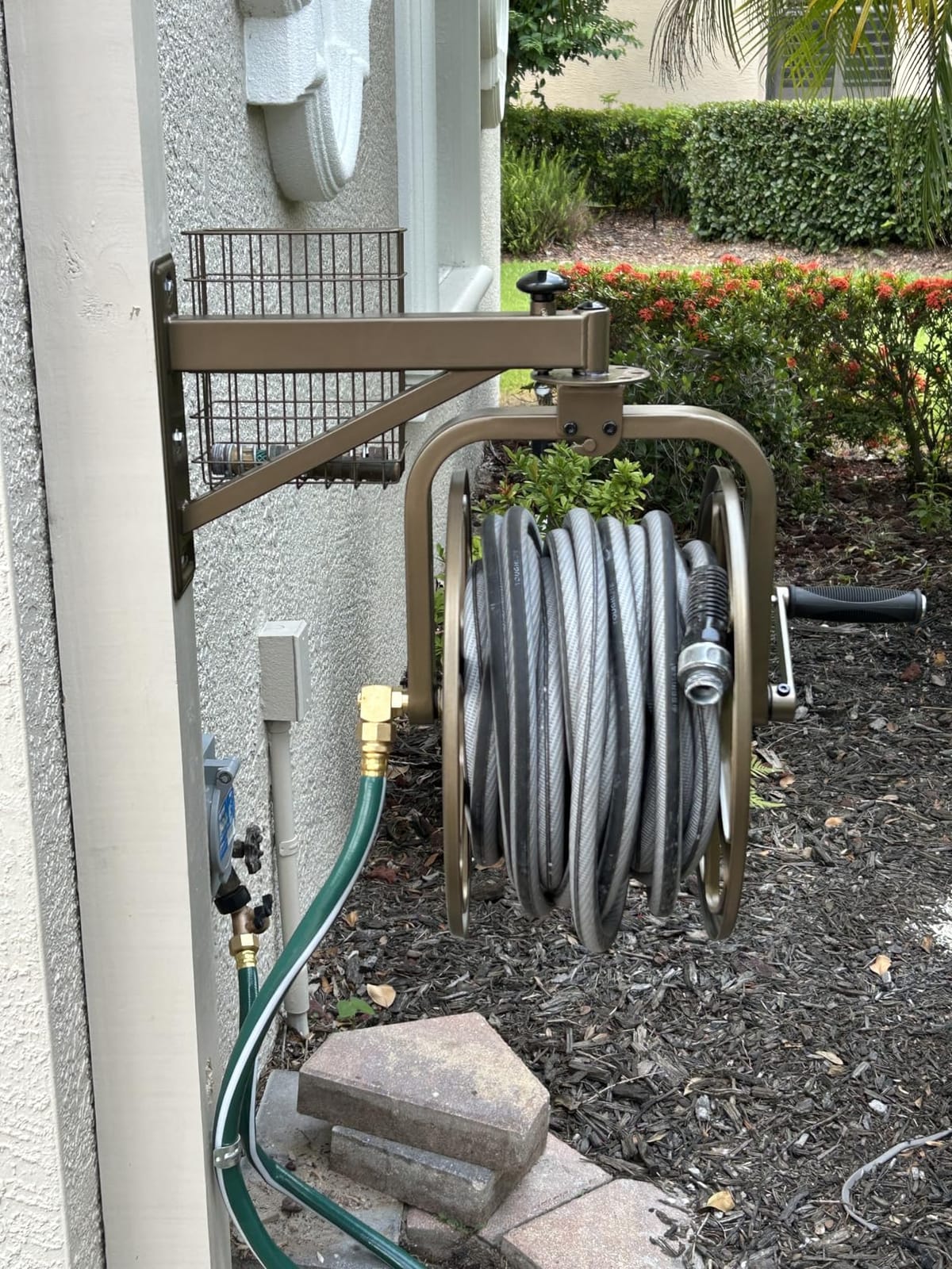 Liberty GARDEN 712 Single Arm Navigator Multi-Directional Garden Hose Reel, Holds 125-Feet of, 5/8-Inch, Bronze customer photo 1