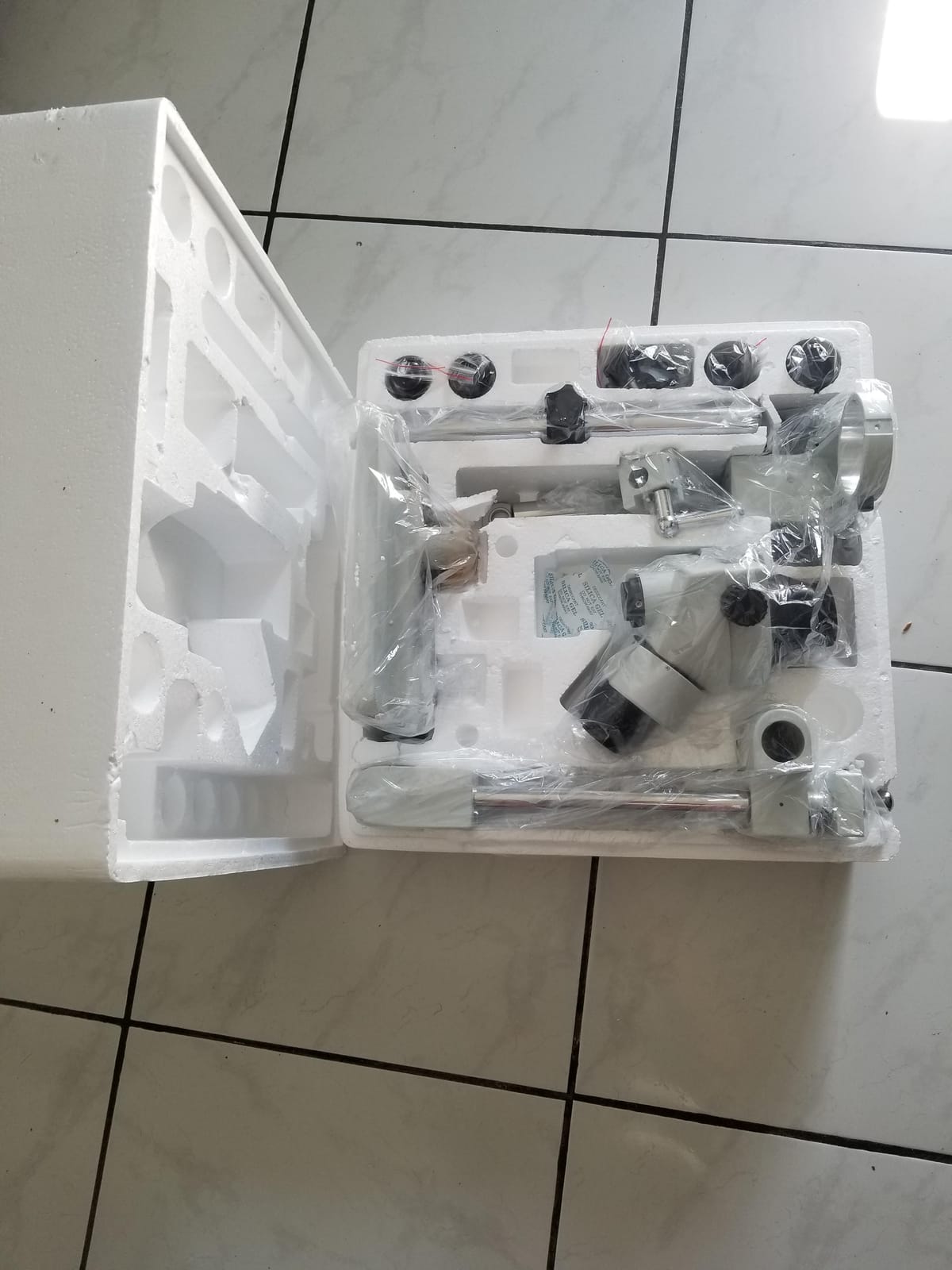 Trinocular Stereo Zoom Microscope 3.5X-90X, Dbl-Arm Boom customer photo 2