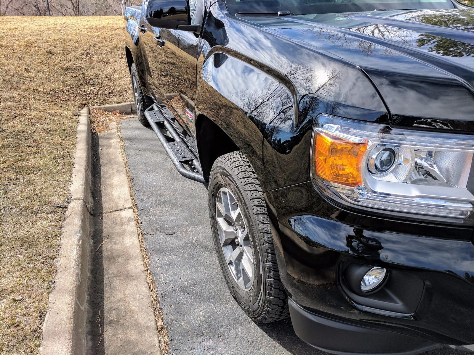 Tyger Auto Star Armor Compatible with 2015-2026 Chevy Colorado GMC Canyon | Crew Cab | TG-AM2C20178 | Side Step Rails Nerf Bars Running Boards customer photo 2