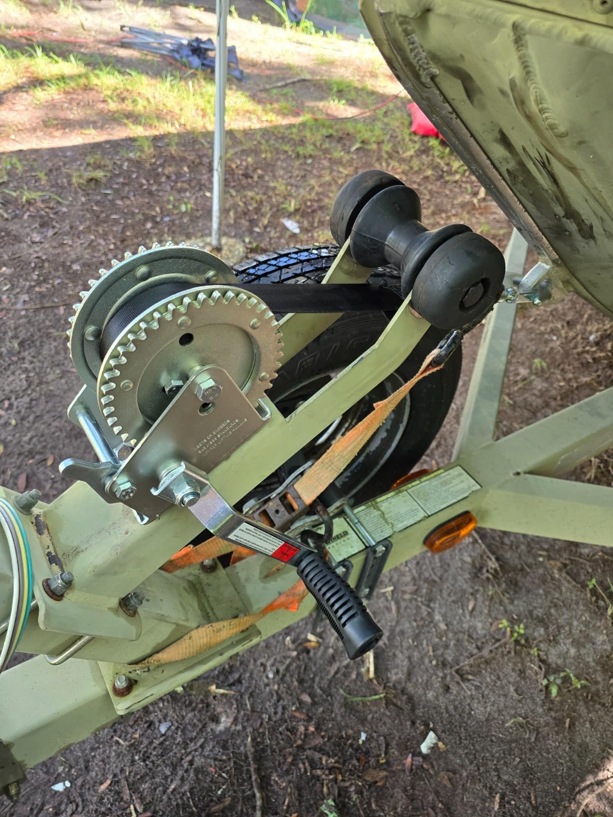 Camco 2000lb Boat Trailer Winch - Manual Hand Crank Boat Winch Features 20-Foot Strap & 2-Way Ratchet - 2,000lb Weight Capacity - Boat Trailer Accessories (50000) customer photo 2