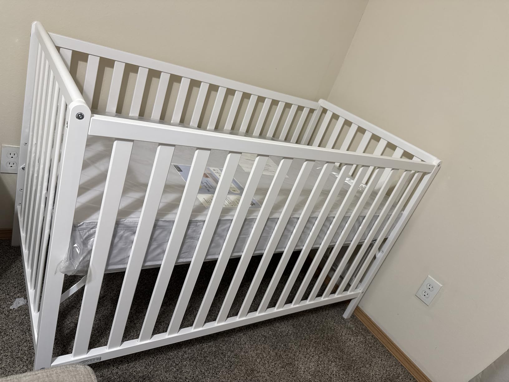 Delta Children Heartland 4-in-1 Convertible Crib - Greenguard Gold Certified, Bianca White customer photo 1