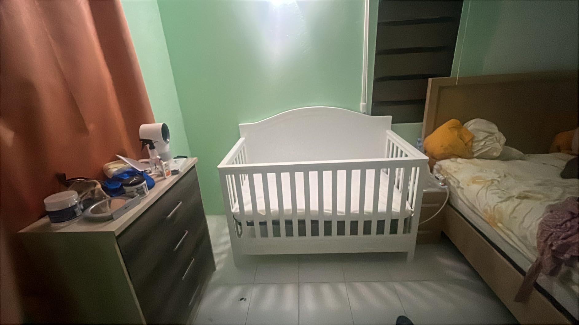 DaVinci Charlie 4-in-1 Convertible Crib, GREENGUARD Certified, White customer photo 1