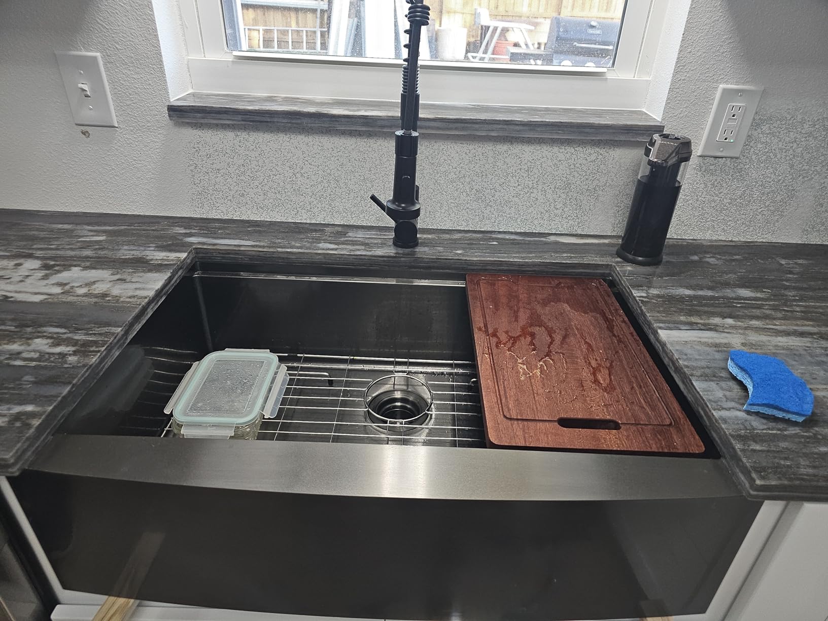VCCUCINE Farmhouse Sink, 30x22 Inch Stainless Steel Farmhouse Kitchen Sink, Undermount Drop in Single Bowl Basin Apron Sink, Brushed Nickel Farm Sink With Strainer customer photo 1