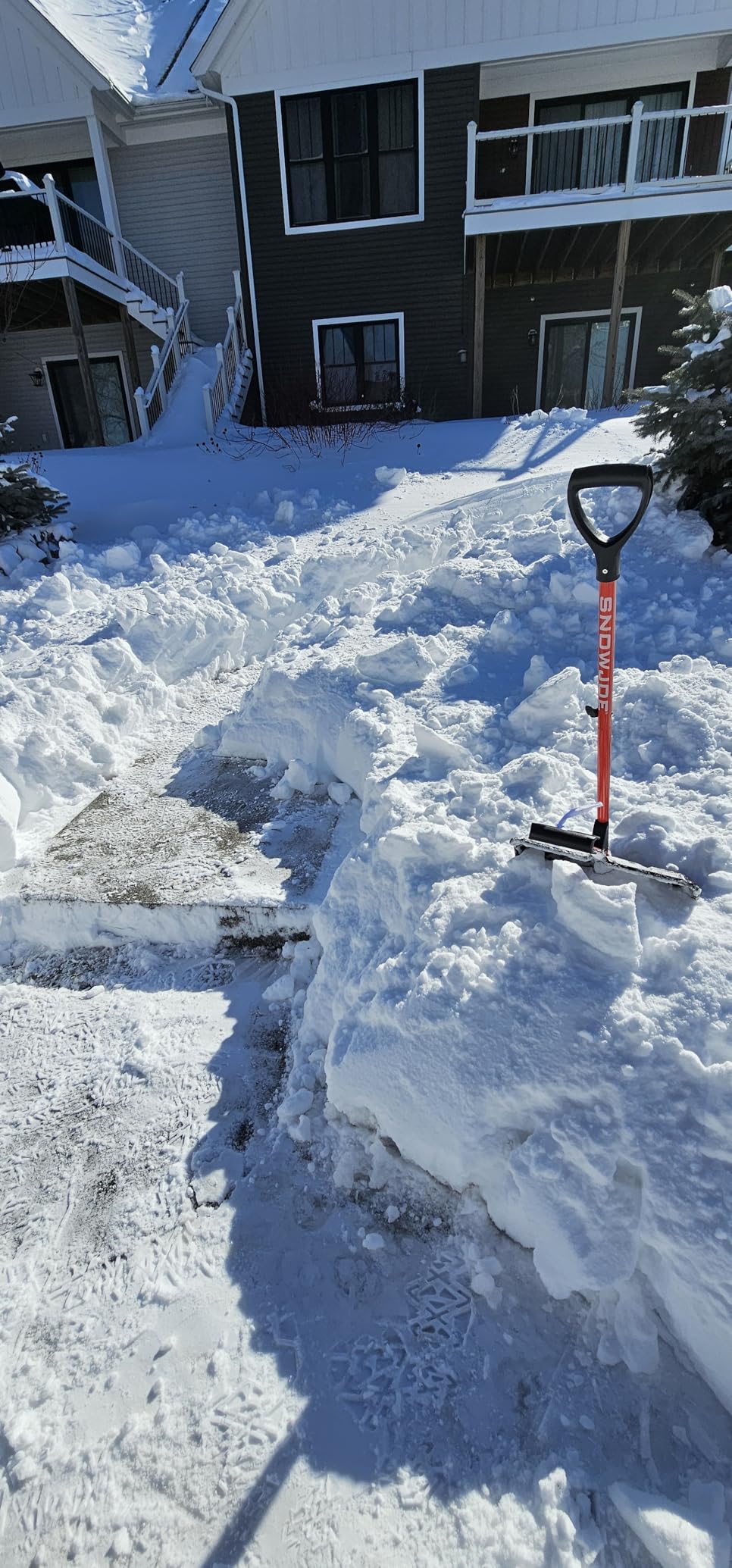 Snow Joe Snow Shovel with 18-Inch Blade and Assist Handle, SJ-SHLV01-RED customer photo 1