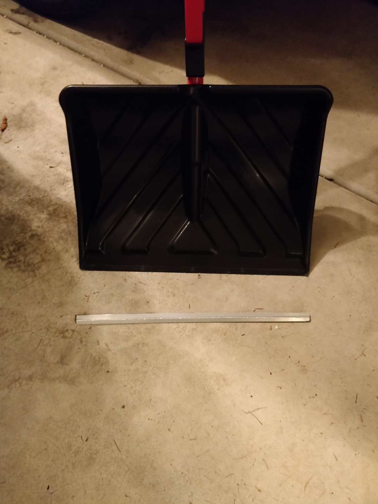 Snow Joe Snow Shovel with 18-Inch Blade and Assist Handle, SJ-SHLV01-RED customer photo 2