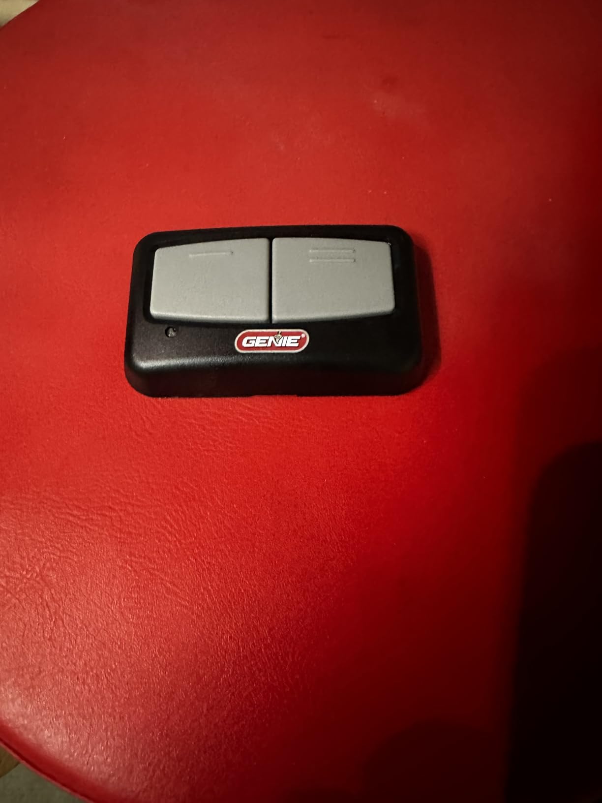 Genie Chain Drive 750 3/4 HPc Garage Door Opener w/Battery Backup - Heavy Duty - Operate your garage door when the primary power is out - Wireless Keypad Included, Model 7035-TKV,BLACK customer photo 1