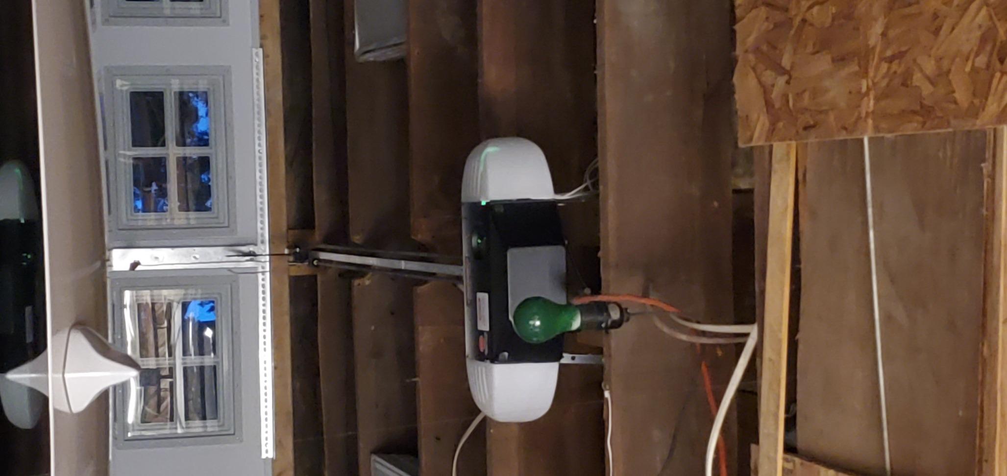 Genie Chain Drive 750 3/4 HPc Garage Door Opener w/Battery Backup - Heavy Duty - Operate your garage door when the primary power is out - Wireless Keypad Included, Model 7035-TKV,BLACK customer photo 2