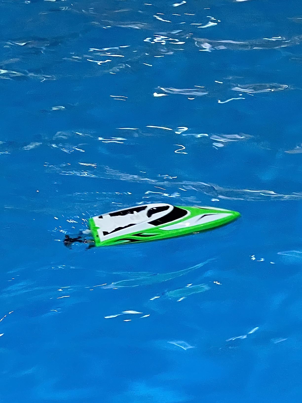 Force1 Velocity Green Fast RC Boat- Remote Control Boats for Adults and Kids, Underwater Speed Racing Mini RC Toy for Pools and Lakes, 2.4GHZ Transmitter, 2 Rechargeable Batteries, Low Battery Alert customer photo 1