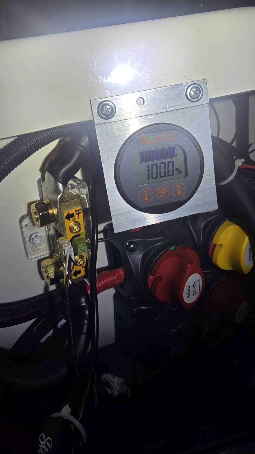 AILI TR16 Shunt Battery Monitor, 8-120V up to 500A Voltage Current Meter, State of Charge Display up to 999AH, Compatible with LiFePO4 Lithium AGM Gel – for RV Camper Caravan Boat Solar Off-Grid customer photo 2