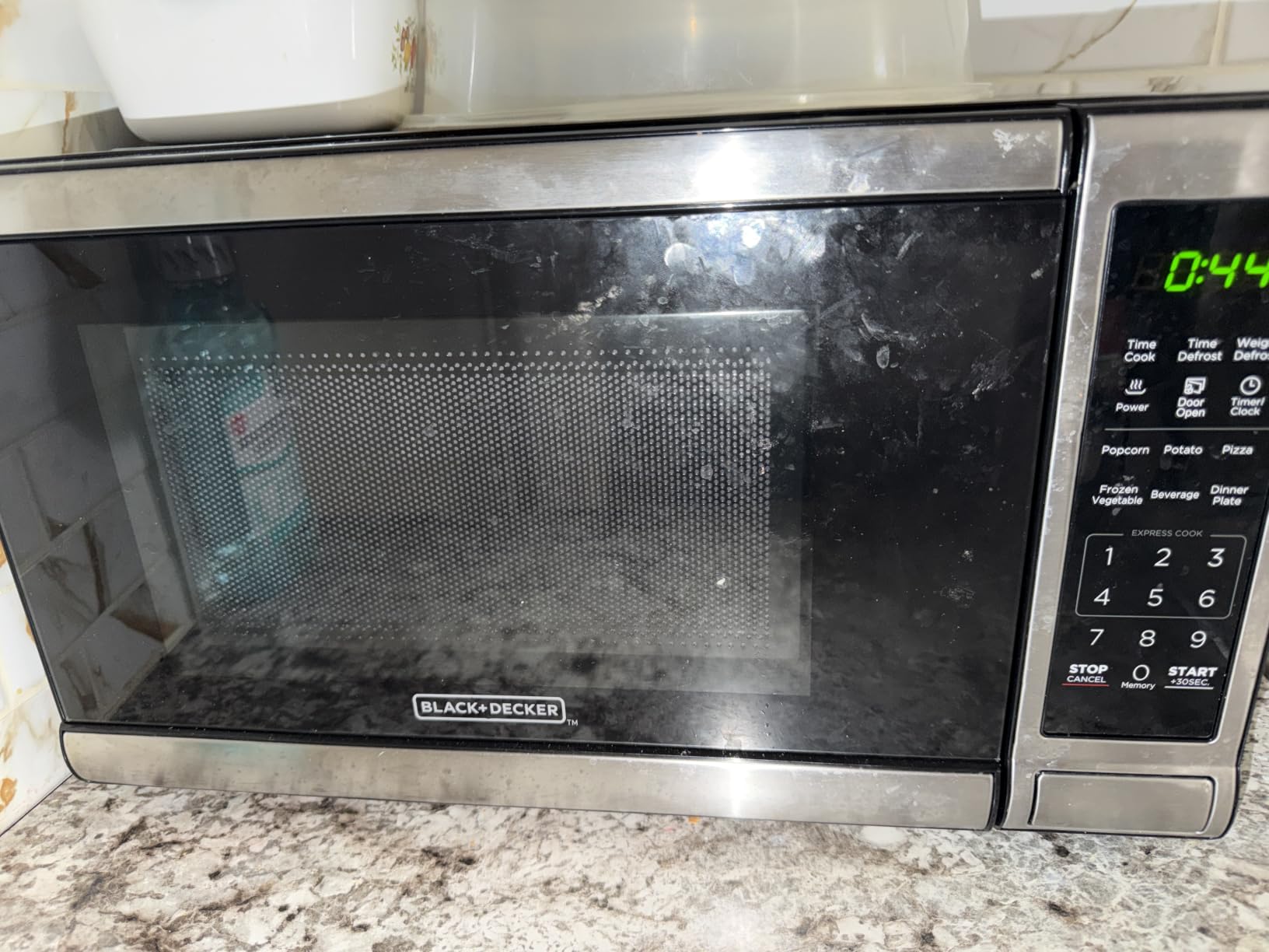 BLACK+DECKER Countertop Microwave Oven, 0.7 Cu.Ft, 700W, Stainless Steel customer photo 2