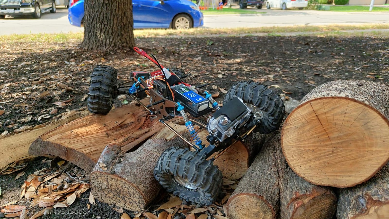 Redcat Racing Everest 10 1/10 Scale Electric RC Rock Crawler, 4WD Shaft Driven RC Truck with Waterproof Electronics, Aluminum Chassis, Beadlock Tires, 2.4GHz RTR with Battery & Charger- Red and Black customer photo 2