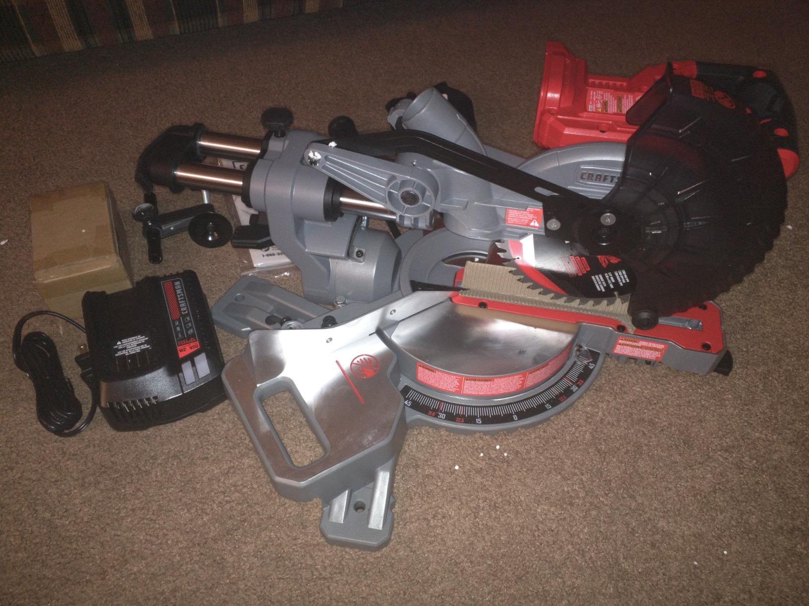 CRAFTSMAN V20 Cordless Sliding Miter Saw, 7-1/4 inch, Single Bevel, Battery and Charger Included (CMCS714M1) customer photo 2