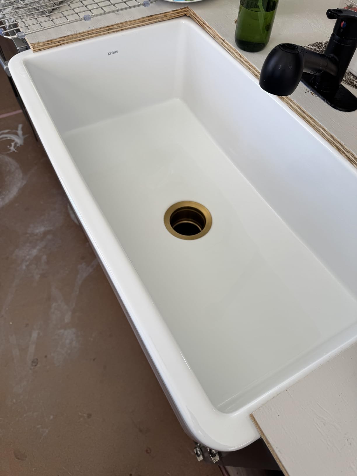 KRAUS KFR1-33GWH Turino Reversible 33-inch Fireclay Farmhouse Flat Apron Front Single Bowl Kitchen Sink with Bottom Grid in Gloss White customer photo 2