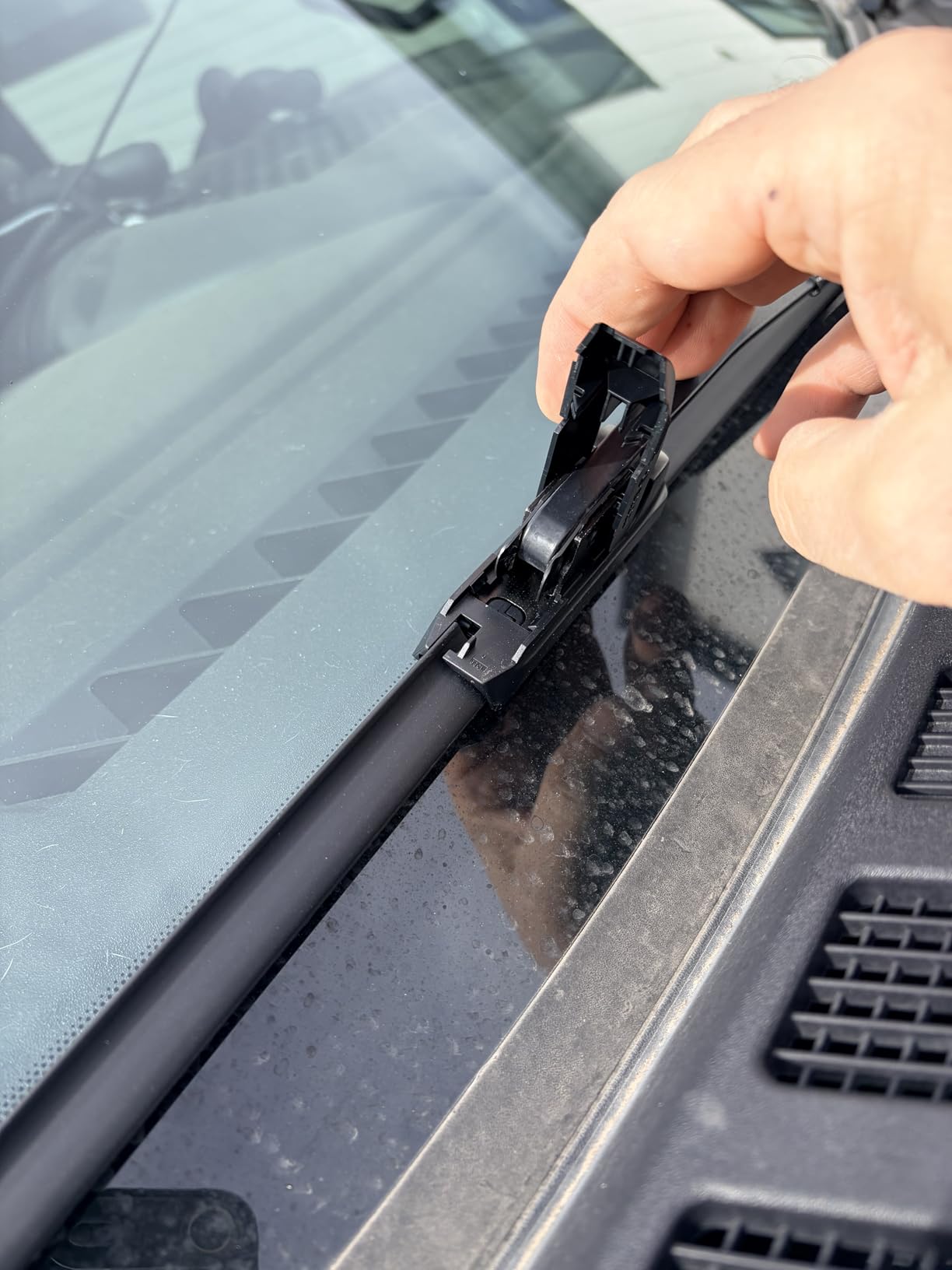 BOSCH 22A22B ICON Beam Wiper Blades - Set of 2 Blades (22A & 22B) customer photo 2